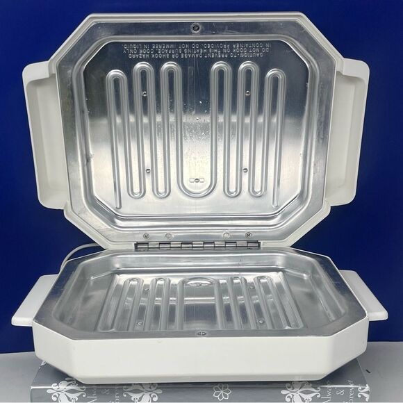 Rival Cookie Factory Model 9952 w/ instructions and 4 stacked Molded Pans - Picture 4 of 11